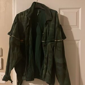 Free People military fatigue jacket, size L. Gently worn stylish look!